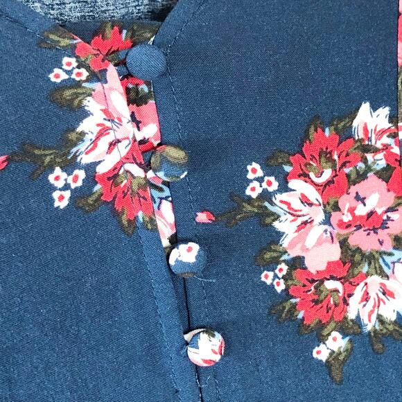 Matilda Jane Top Medium V Neck Blue Floral Covered Buttons Boho - Picture 3 of 5